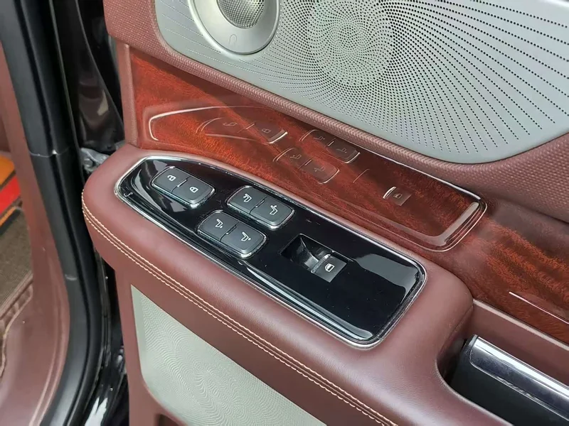 Lincoln Navigator — фото 16