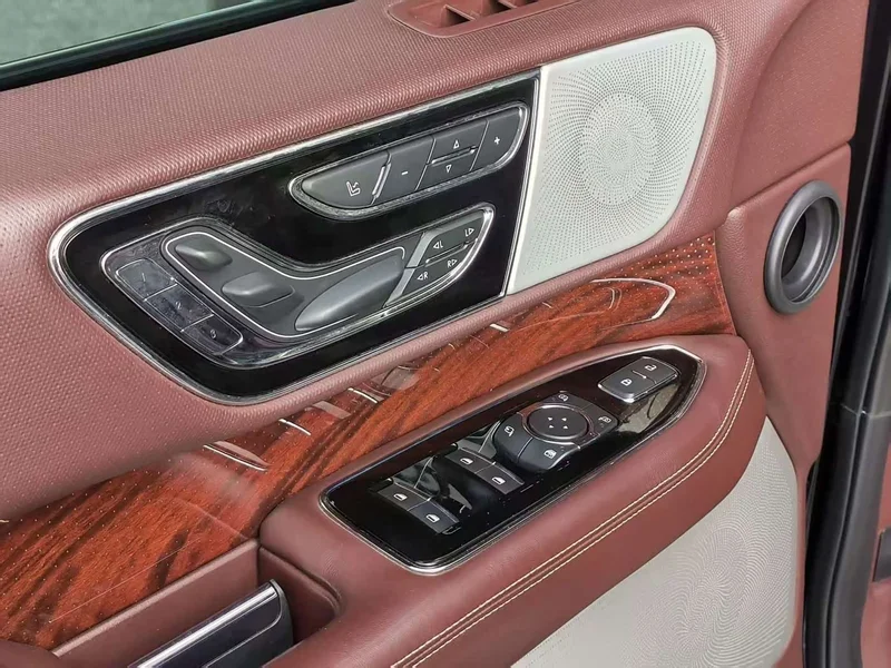 Lincoln Navigator — фото 21