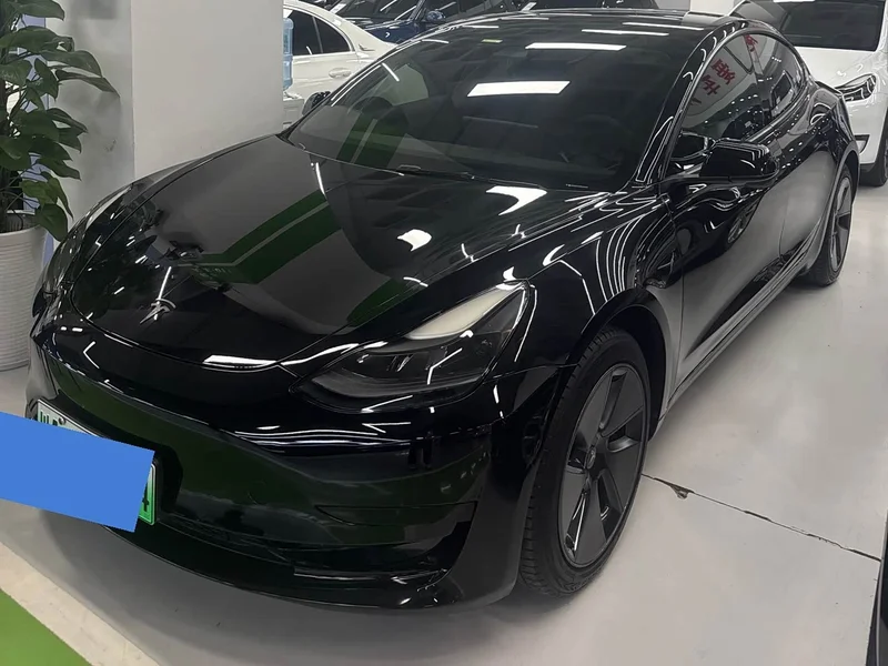 Tesla Model 3 — фото 1