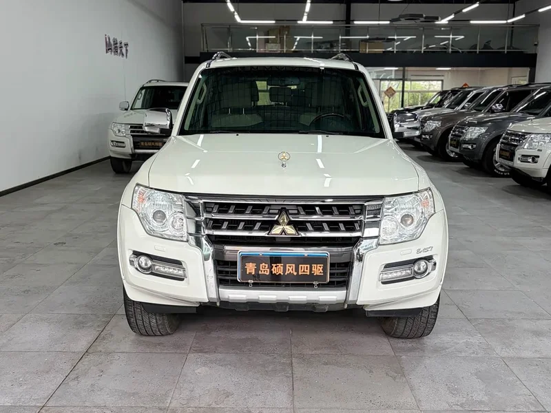 Mitsubishi Pajero (Imported) — фото 1