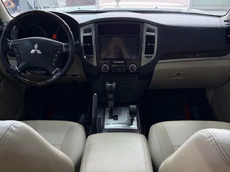 Mitsubishi Pajero (Imported) — фото 13