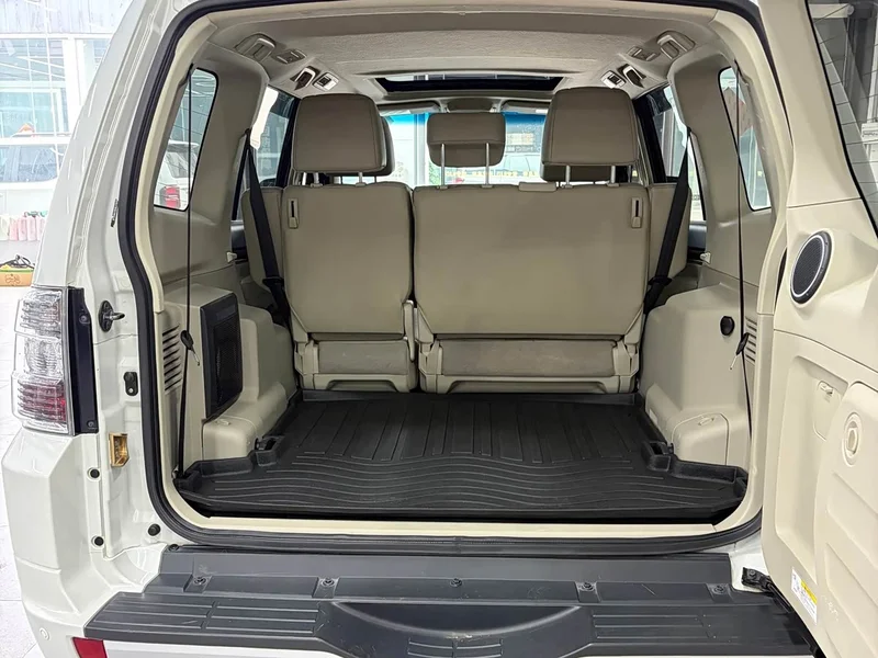 Mitsubishi Pajero (Imported) — фото 14