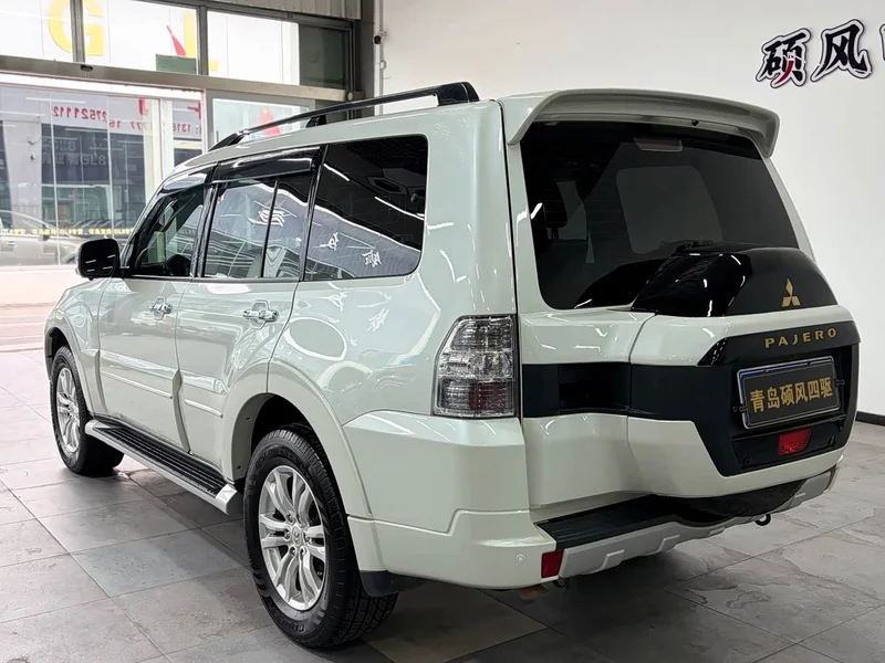 Mitsubishi Pajero (Imported) — фото 3