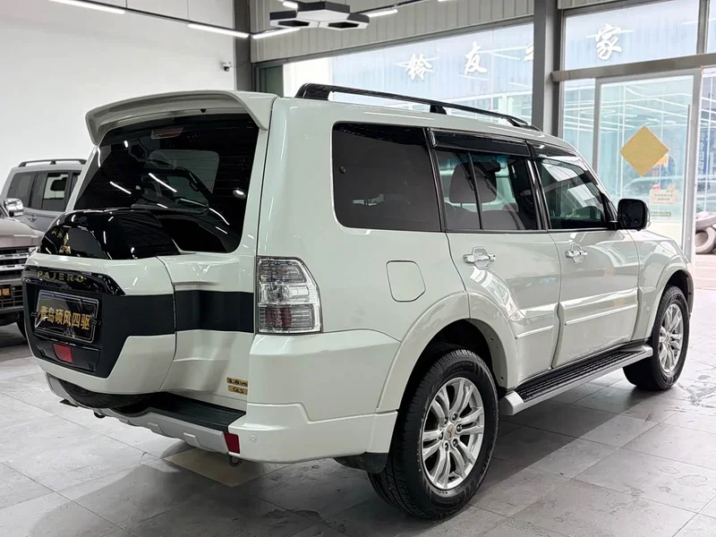 Mitsubishi Pajero (Imported) — фото 5