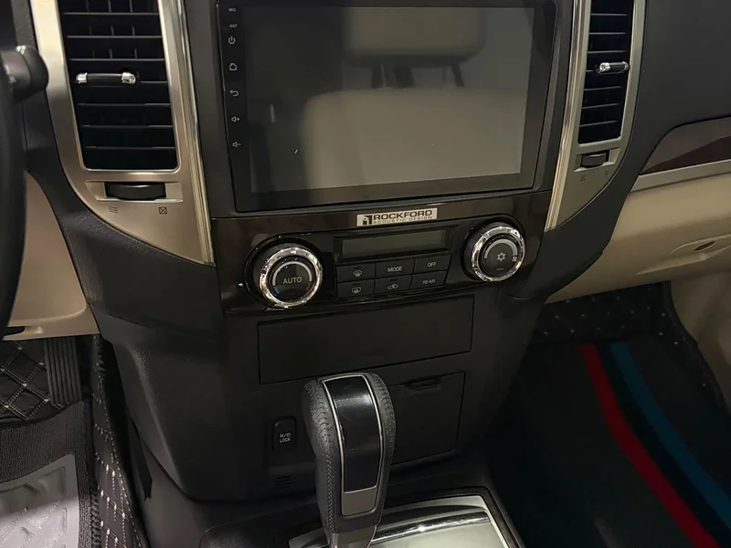Mitsubishi Pajero (Imported) — фото 10
