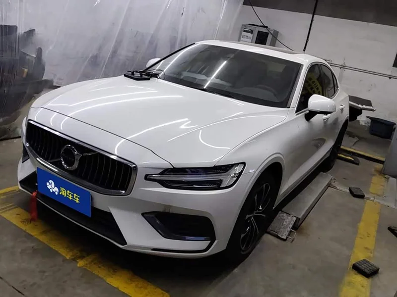 Volvo S60 — фото 1