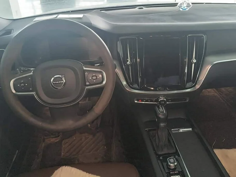 Volvo S60 — фото 12