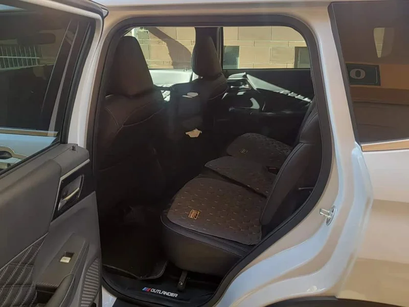 Mitsubishi Outlander — фото 11