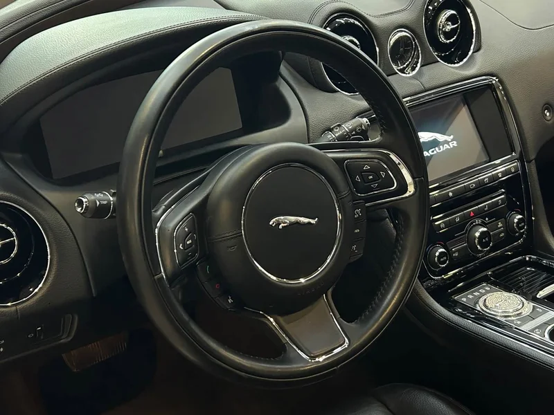 Jaguar XJ — фото 15