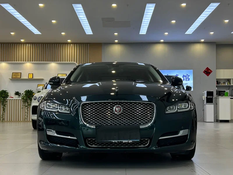 Jaguar XJ — фото 2