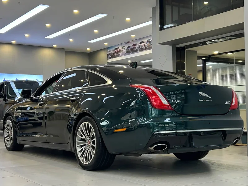 Jaguar XJ — фото 5