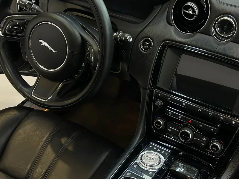 Jaguar XJ — фото 7