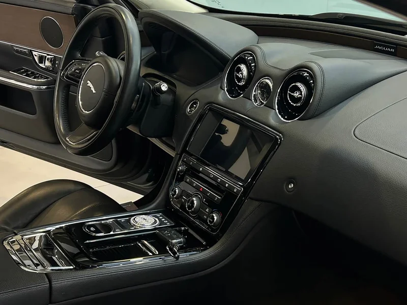 Jaguar XJ — фото 9