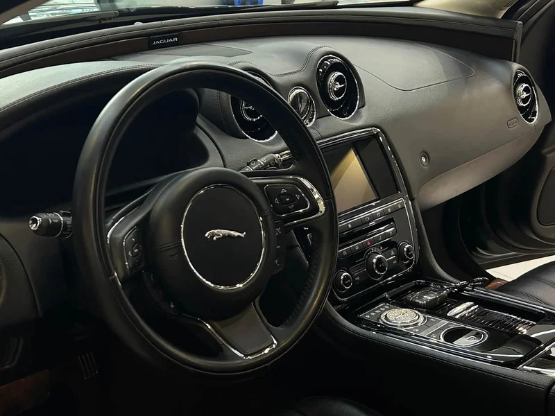 Jaguar XJ — фото 10