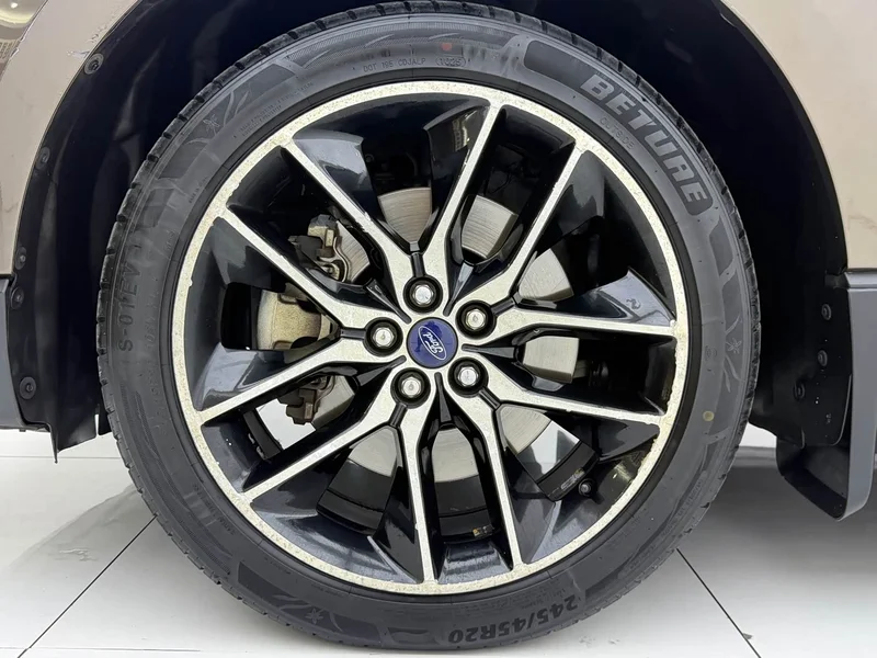 Ford Edge — фото 18