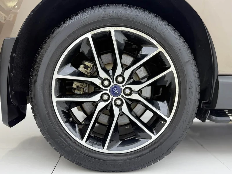 Ford Edge — фото 19