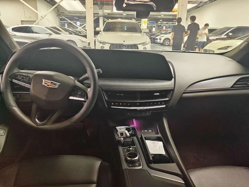 Cadillac CT5 — фото 13