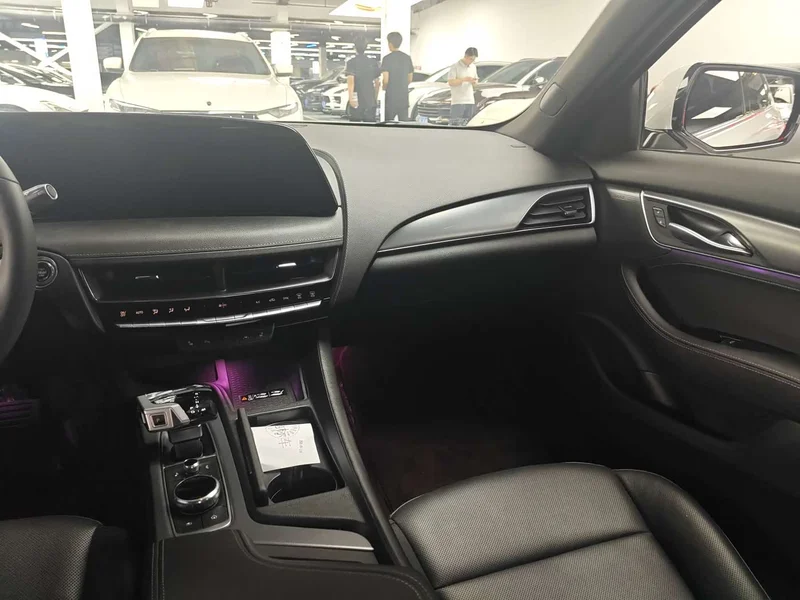 Cadillac CT5 — фото 14