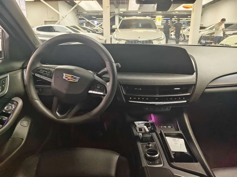Cadillac CT5 — фото 15
