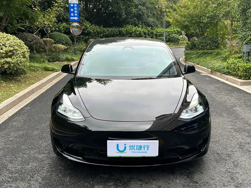 Tesla Model 3 — фото 11