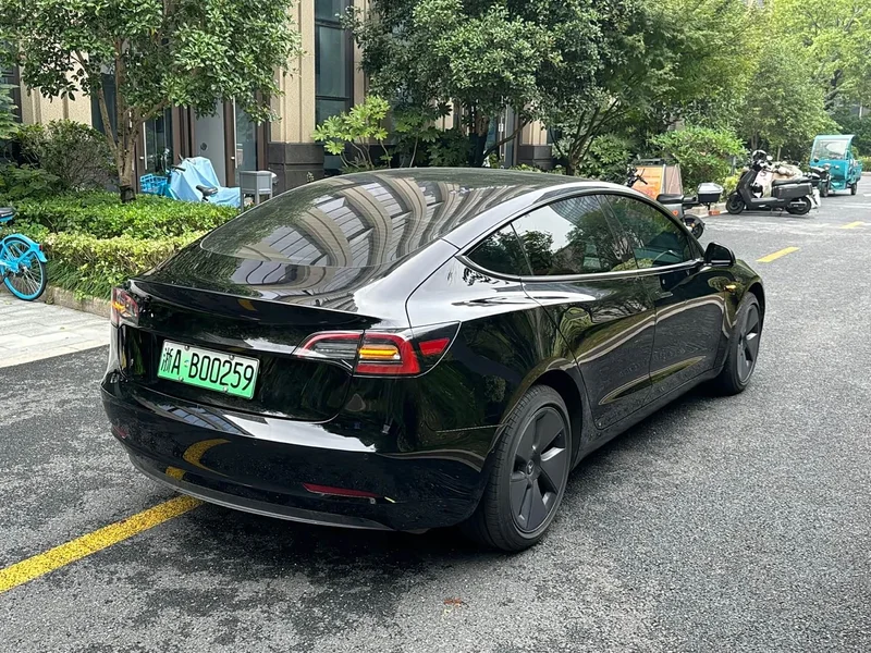 Tesla Model 3 — фото 3