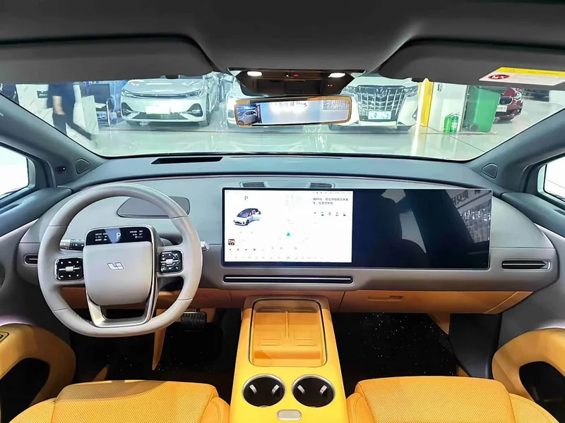 Li Auto i8 — фото 7
