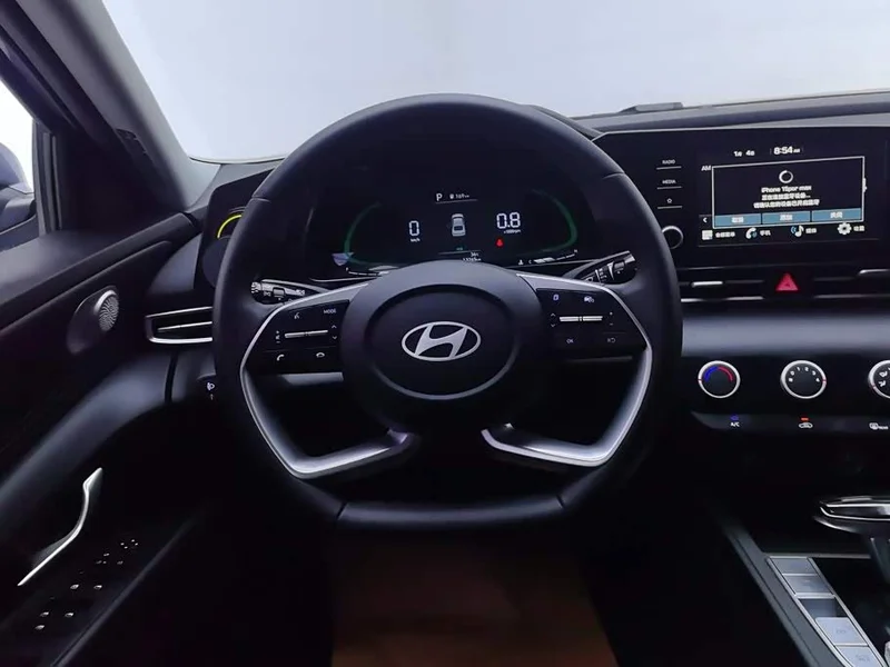 Hyundai Elantra — фото 15