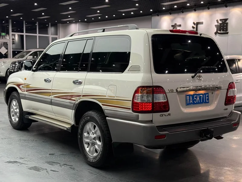 Toyota Land Cruiser — фото 12