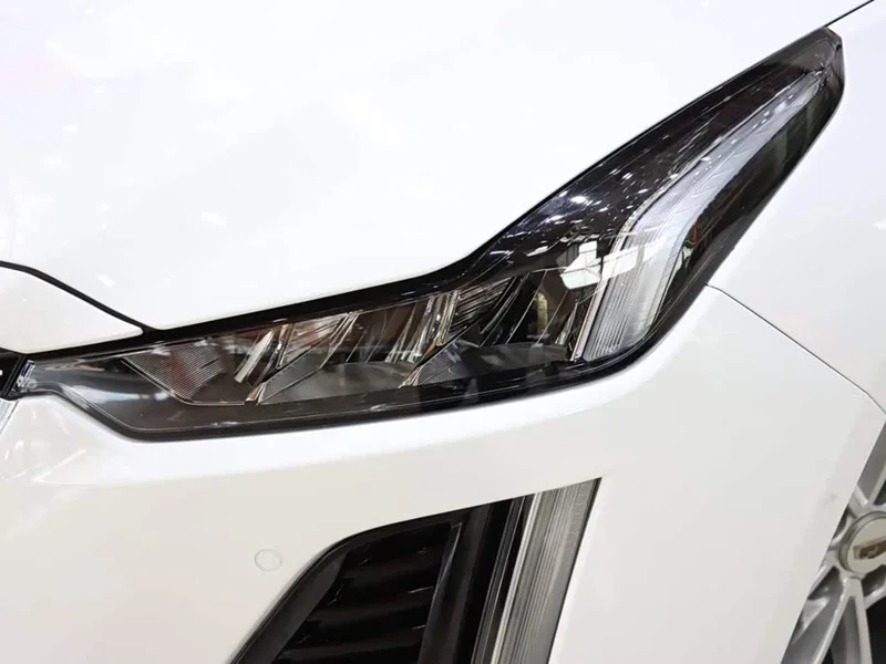 Cadillac CT5 — фото 18