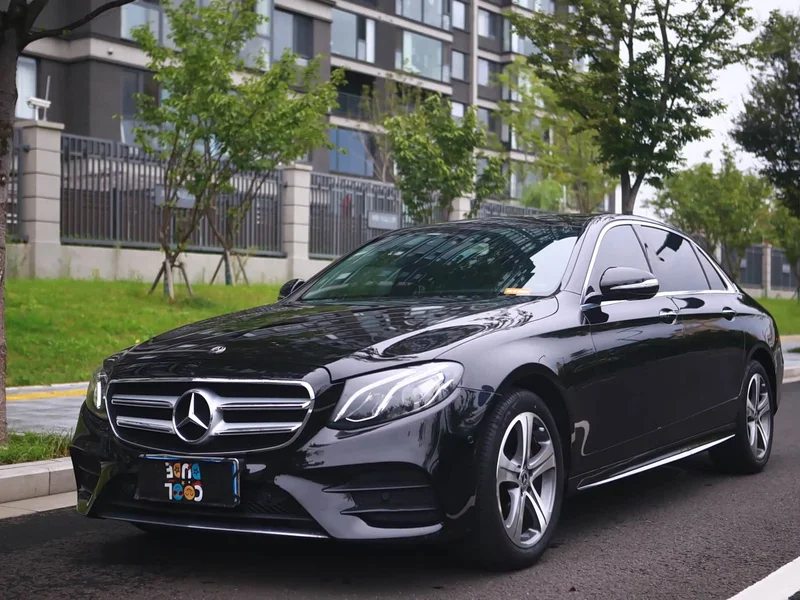Mercedes-Benz E-Class — фото 1