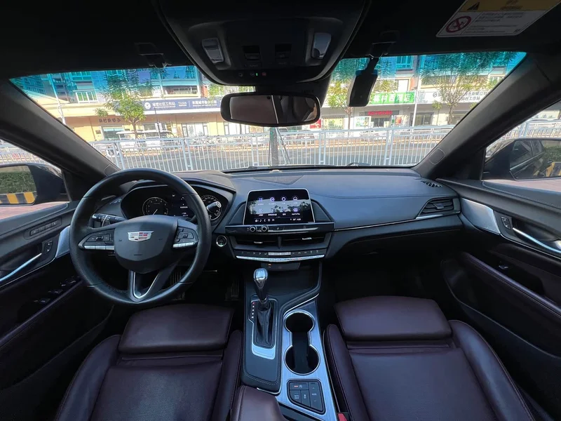 Cadillac CT4 — фото 12