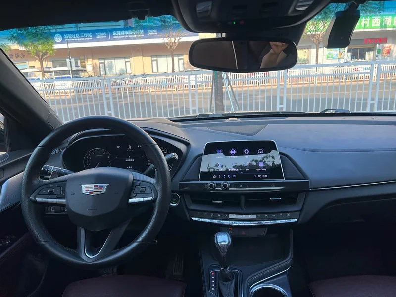 Cadillac CT4 — фото 13
