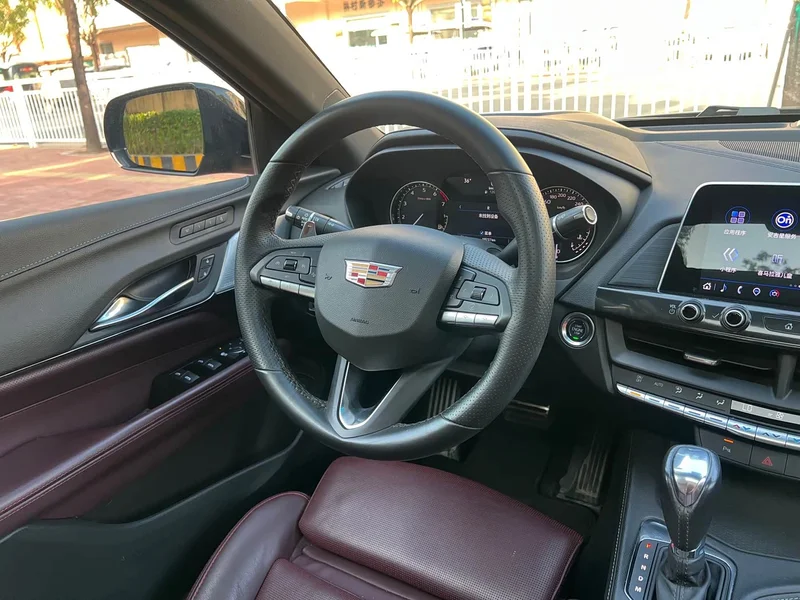 Cadillac CT4 — фото 16