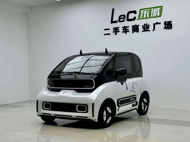 Baojun E300 — фото 1