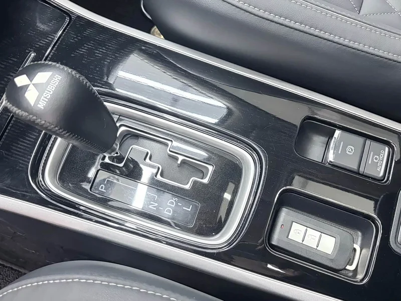 Mitsubishi Outlander — фото 12