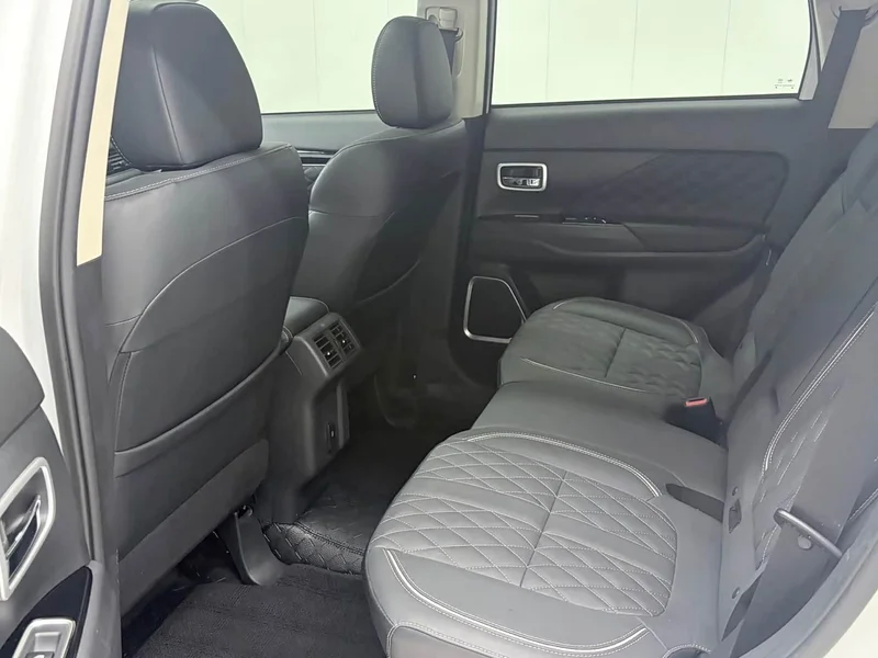 Mitsubishi Outlander — фото 14