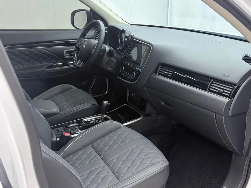 Mitsubishi Outlander — фото 17