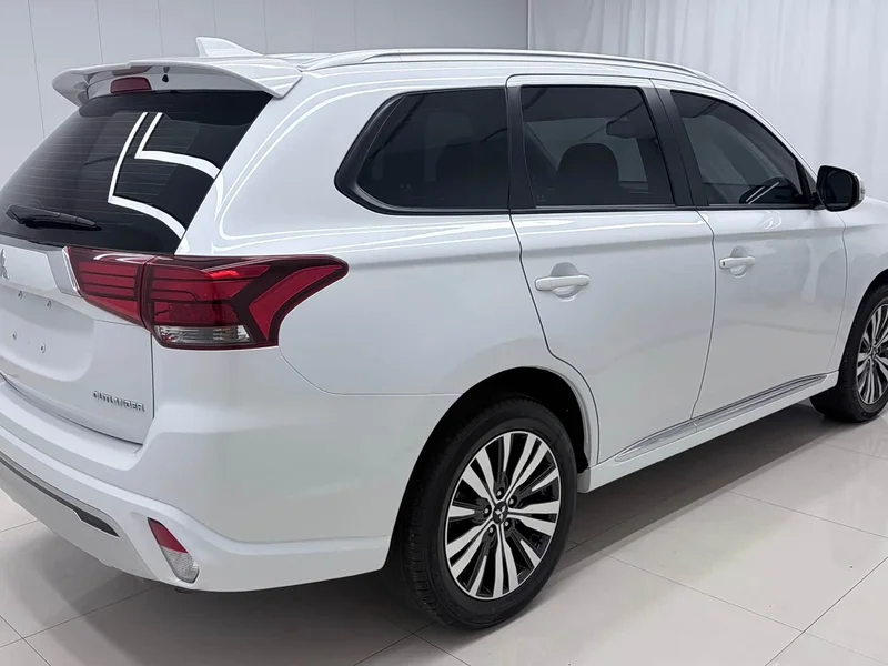 Mitsubishi Outlander — фото 4