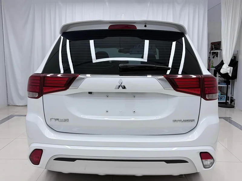 Mitsubishi Outlander — фото 5