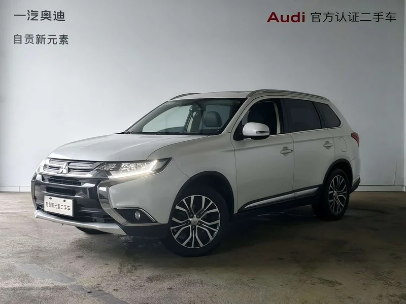 Mitsubishi Outlander — фото 1