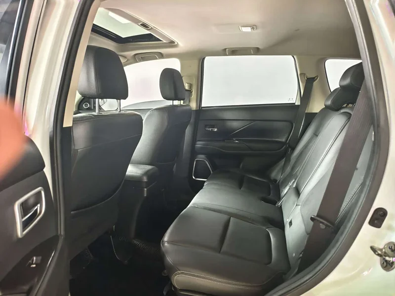 Mitsubishi Outlander — фото 11