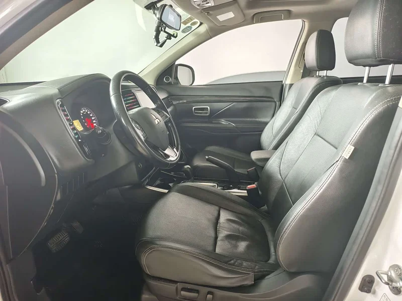 Mitsubishi Outlander — фото 12