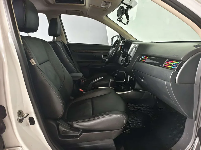 Mitsubishi Outlander — фото 14