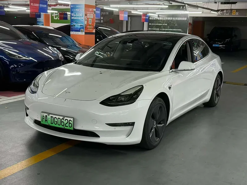 Tesla Model 3 — фото 1