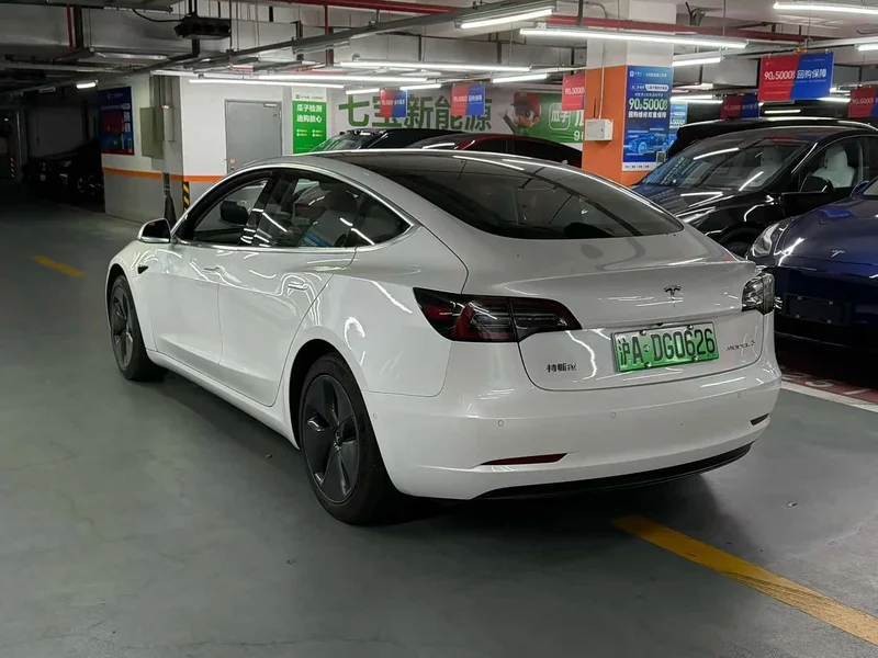 Tesla Model 3 — фото 9
