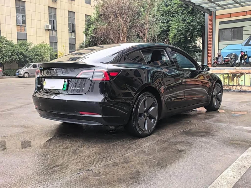 Tesla Model 3 — фото 17
