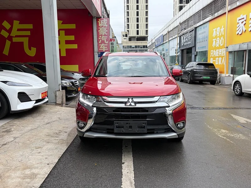 Mitsubishi Outlander — фото 2