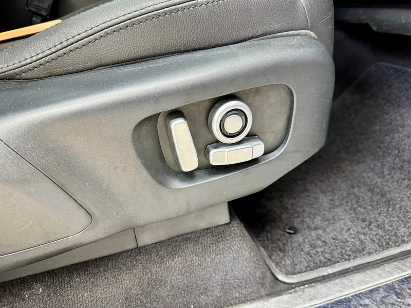 Land Rover Discovery — фото 17