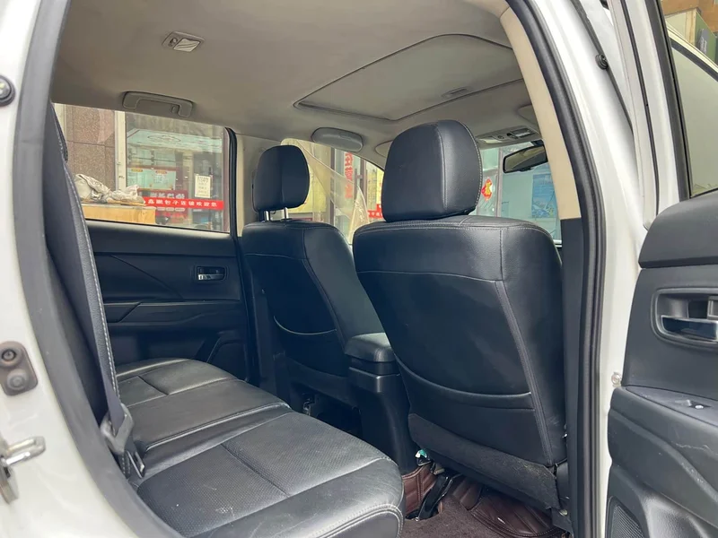 Mitsubishi Outlander — фото 10