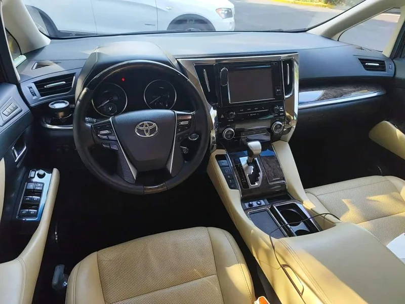 Toyota Vellfire — фото 10
